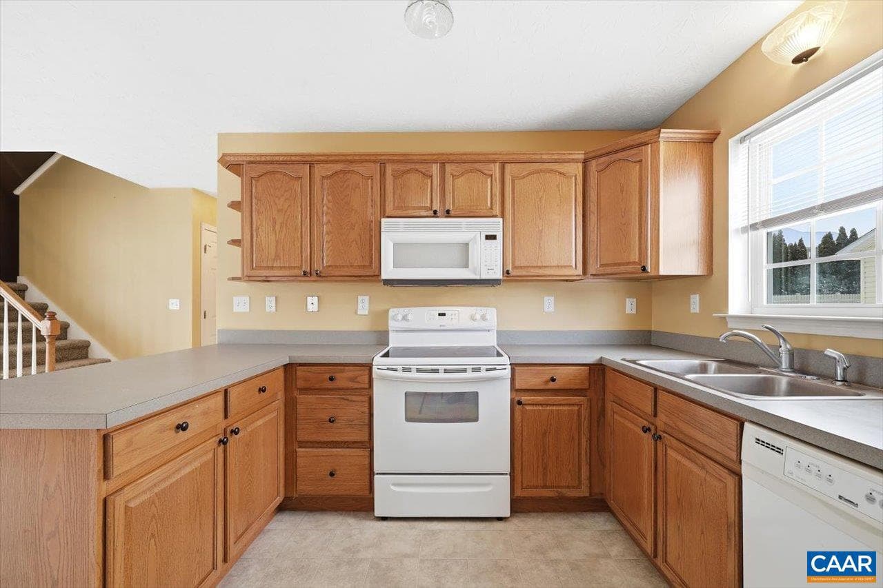 212 Inglecress Rd photo 12