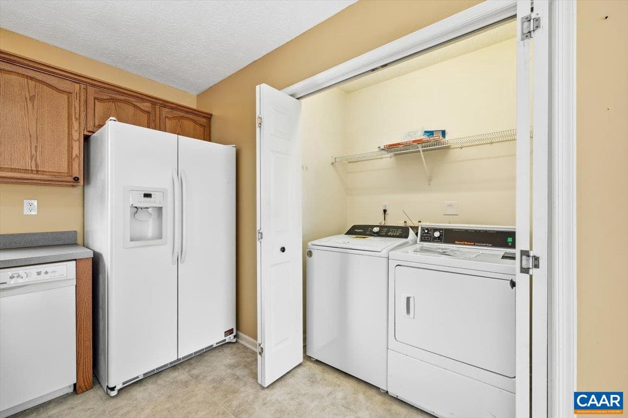 212 Inglecress Rd photo 13
