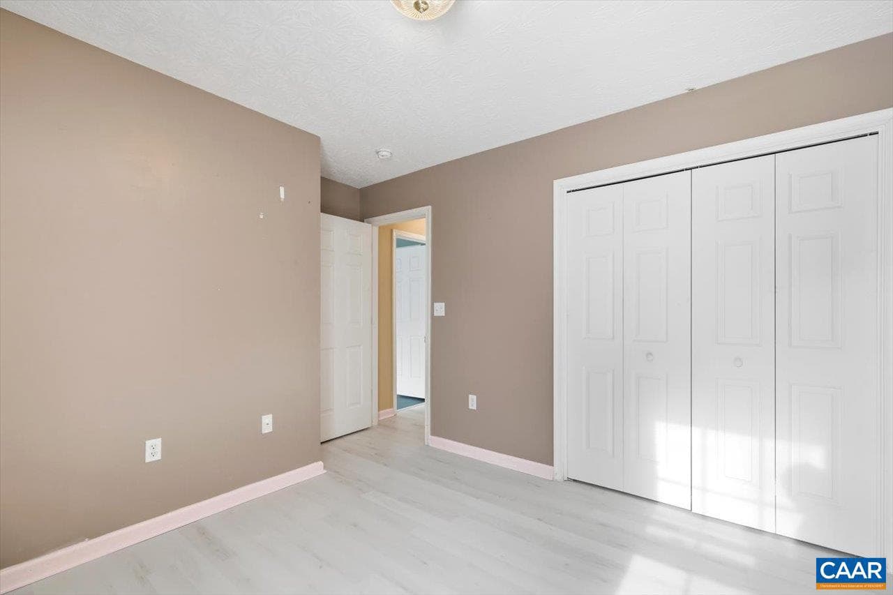 212 Inglecress Rd photo 16