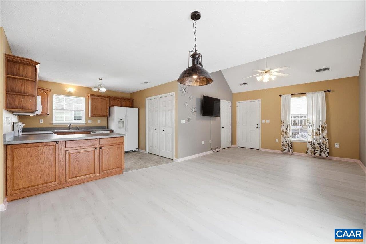 212 Inglecress Rd photo 9
