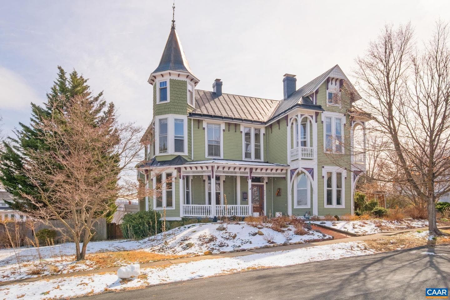 428 Maple Ave photo 2