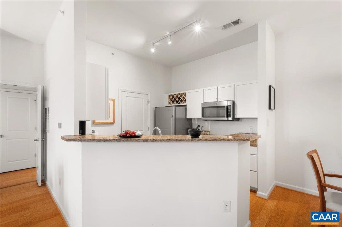765 Walker Sq #4a photo 5