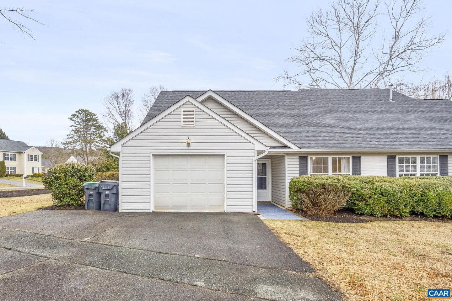201 Buttercup Ln photo 1