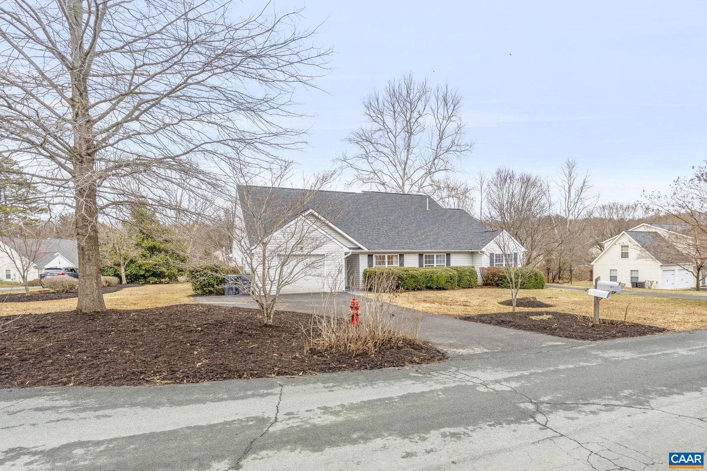 201 Buttercup Ln photo 2
