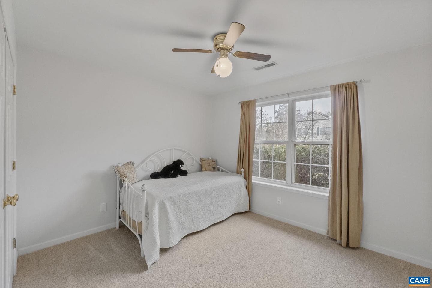 201 Buttercup Ln photo 8