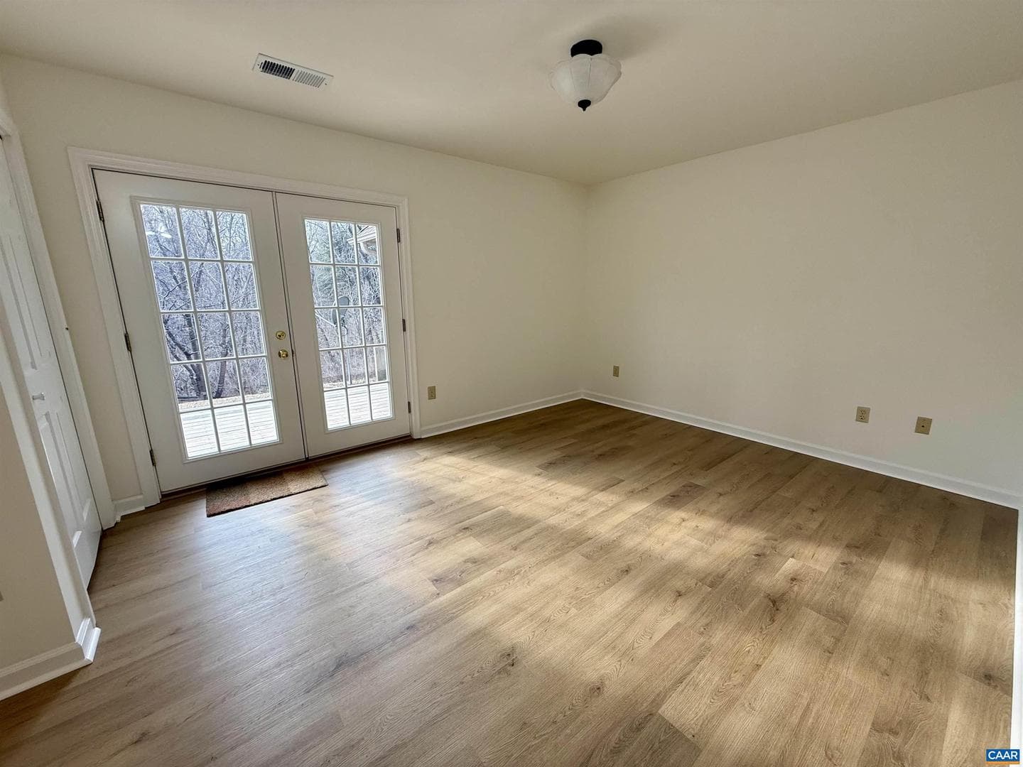 1026 Highlands Dr photo 10