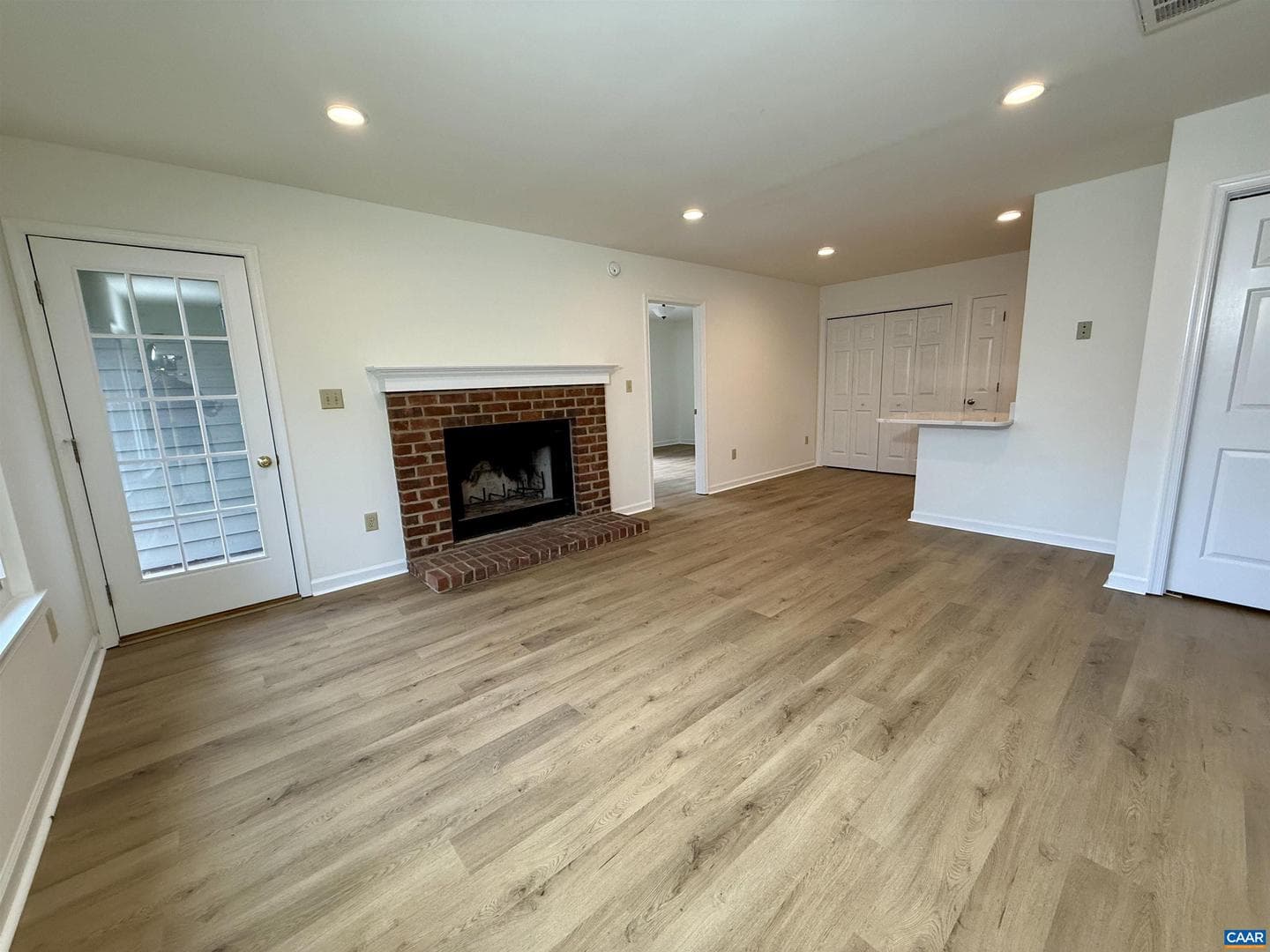 1026 Highlands Dr photo 3