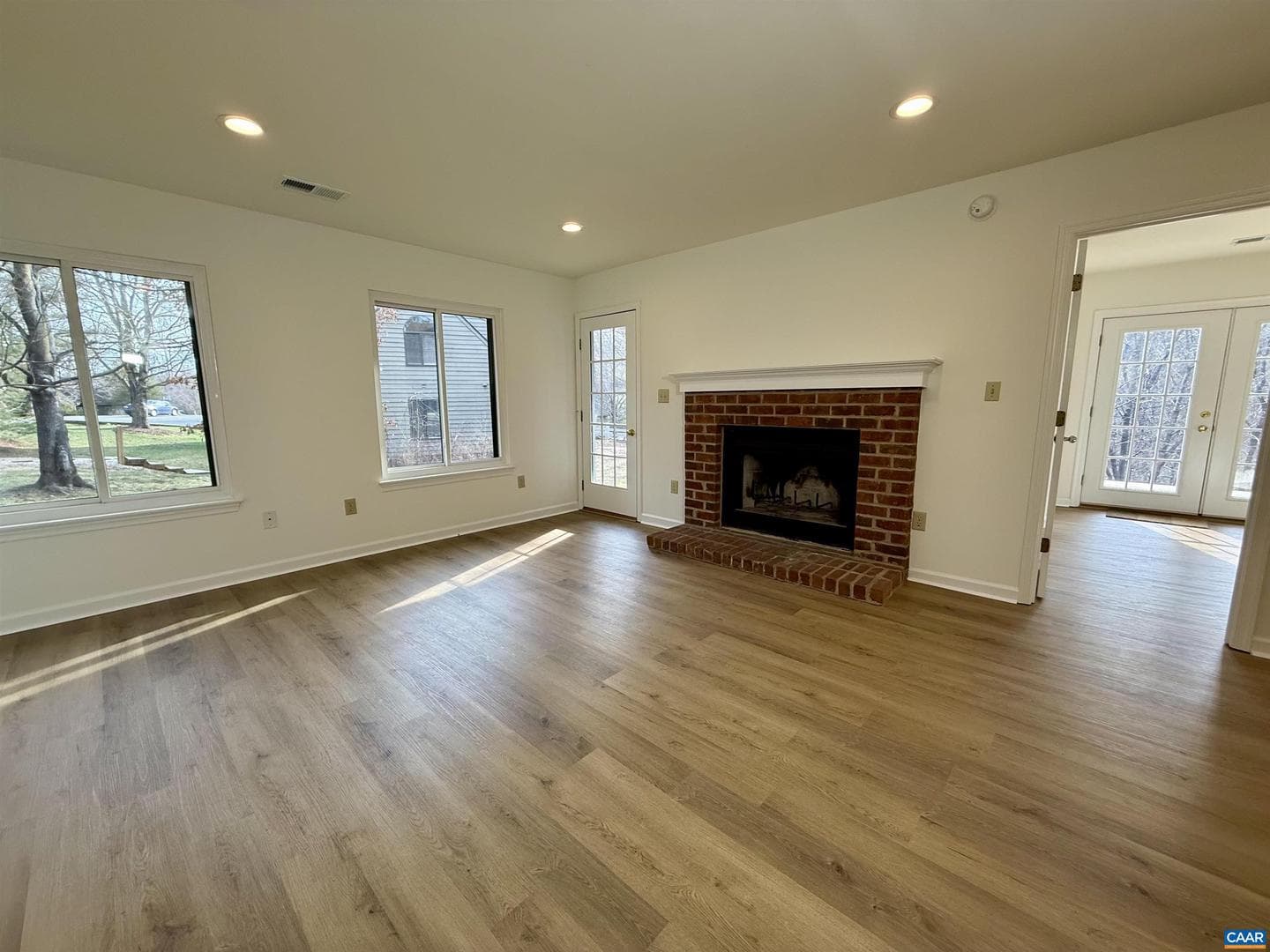 1026 Highlands Dr photo 4
