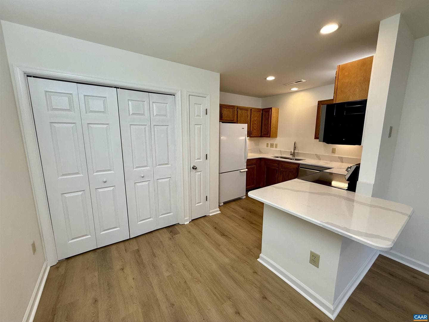 1026 Highlands Dr photo 5