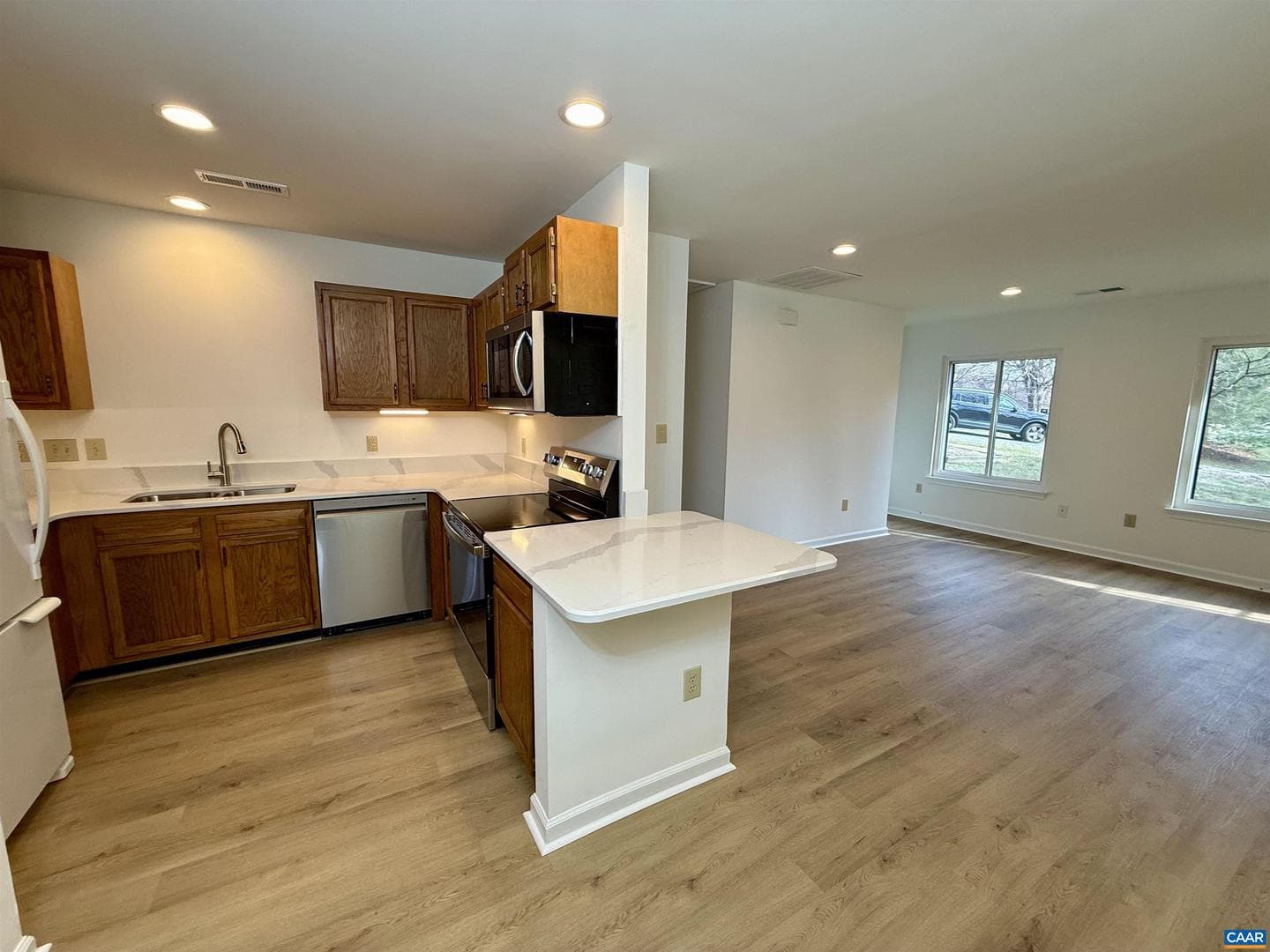 1026 Highlands Dr photo 6