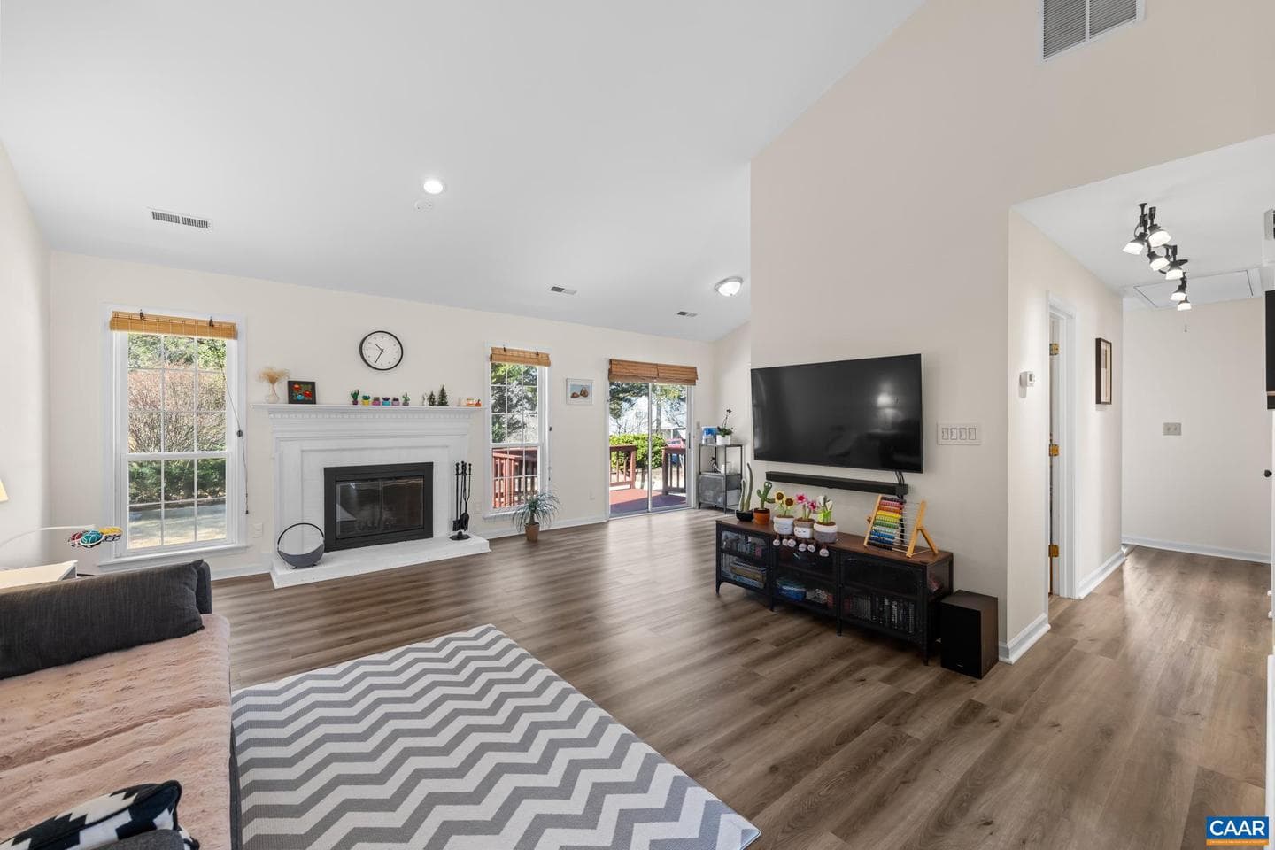 2071 Winterfield Cir photo 4