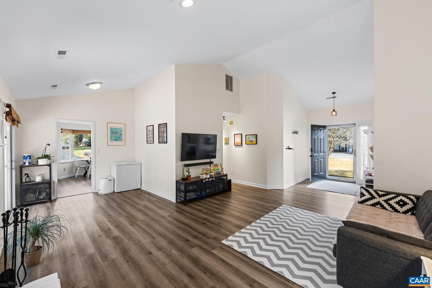 2071 Winterfield Cir photo 6