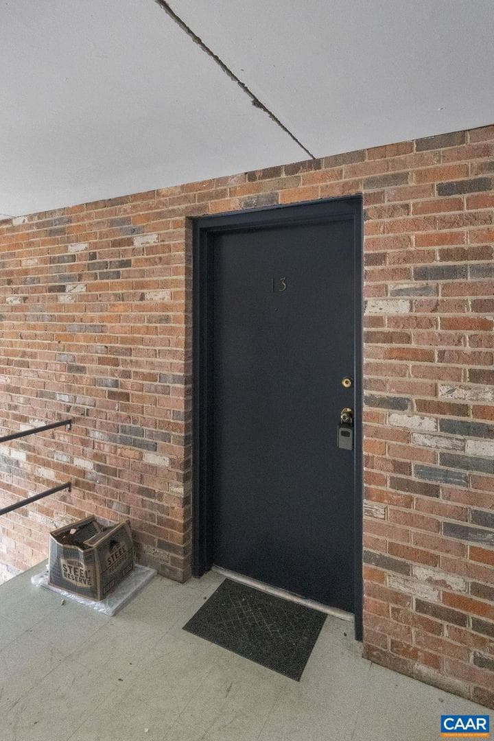 545 Burgoyne Rd #13 photo 4