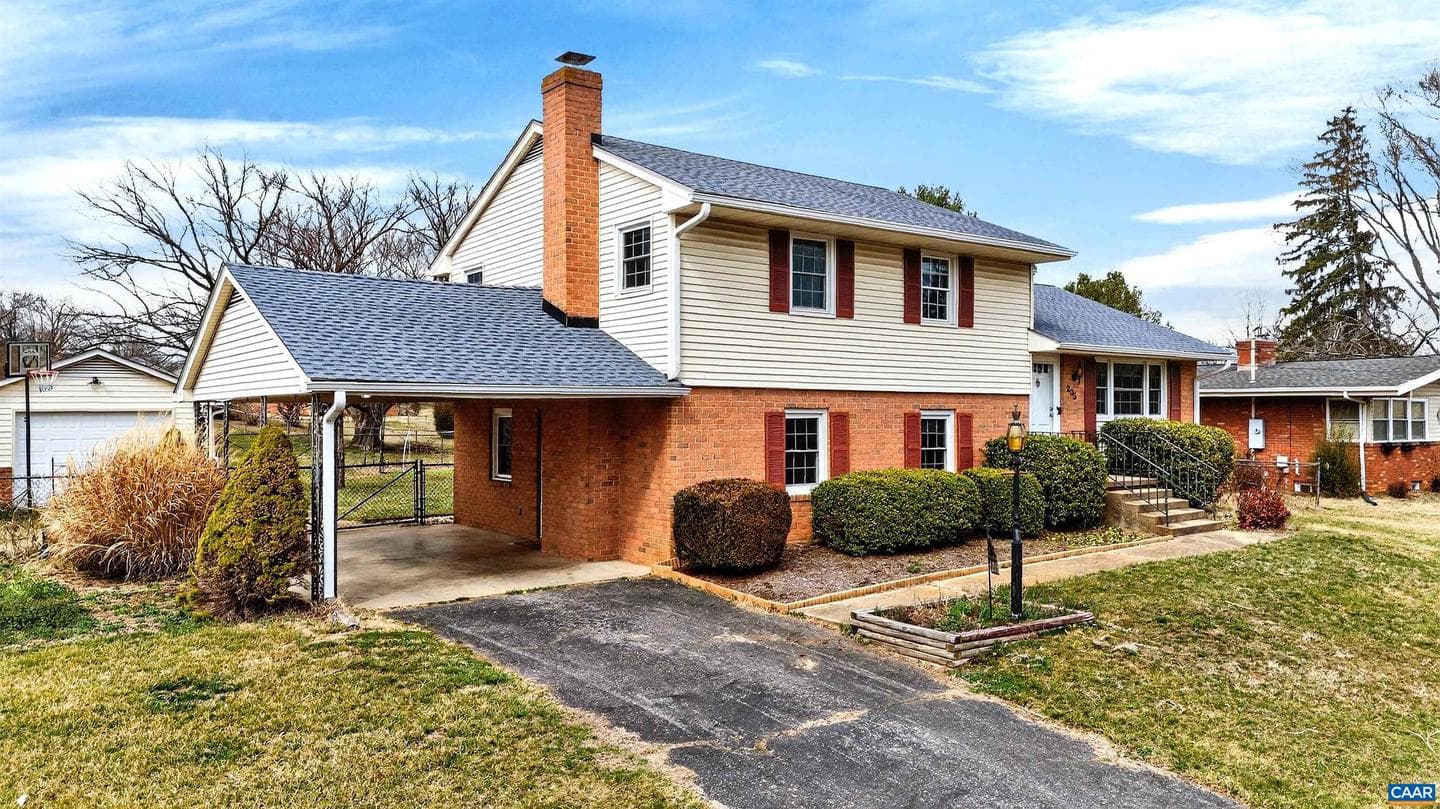 205 Stonewall Dr photo 3