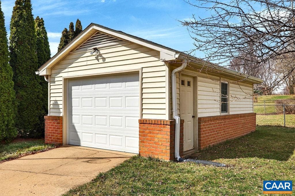 205 Stonewall Dr photo 49