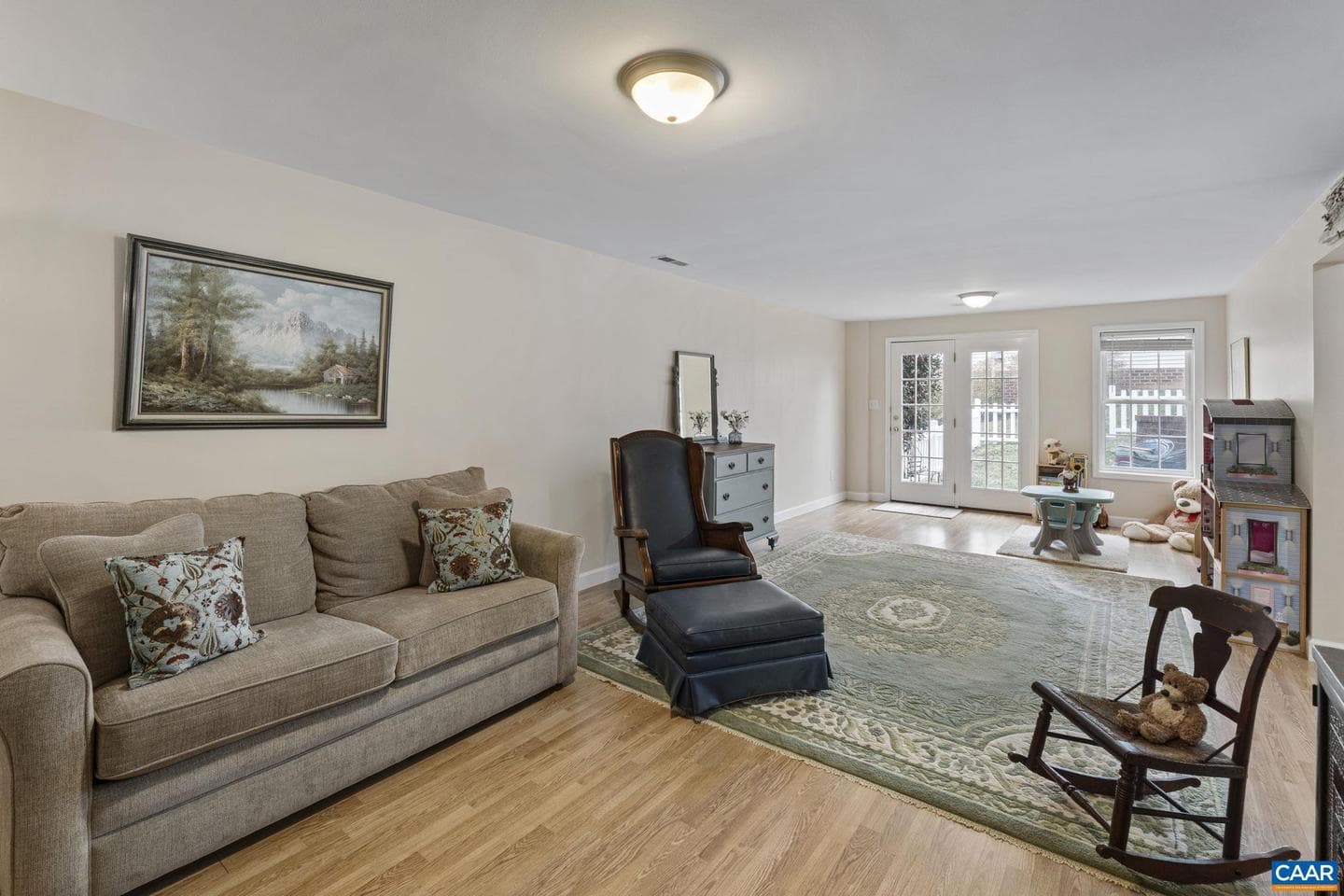 63 Villa Ave photo 25