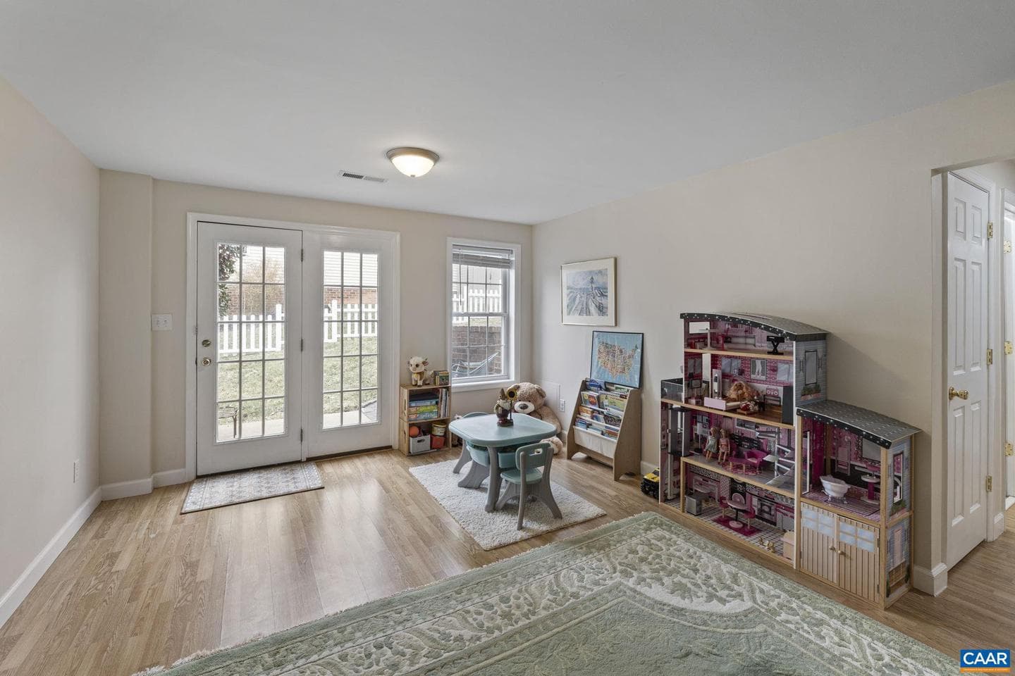 63 Villa Ave photo 26