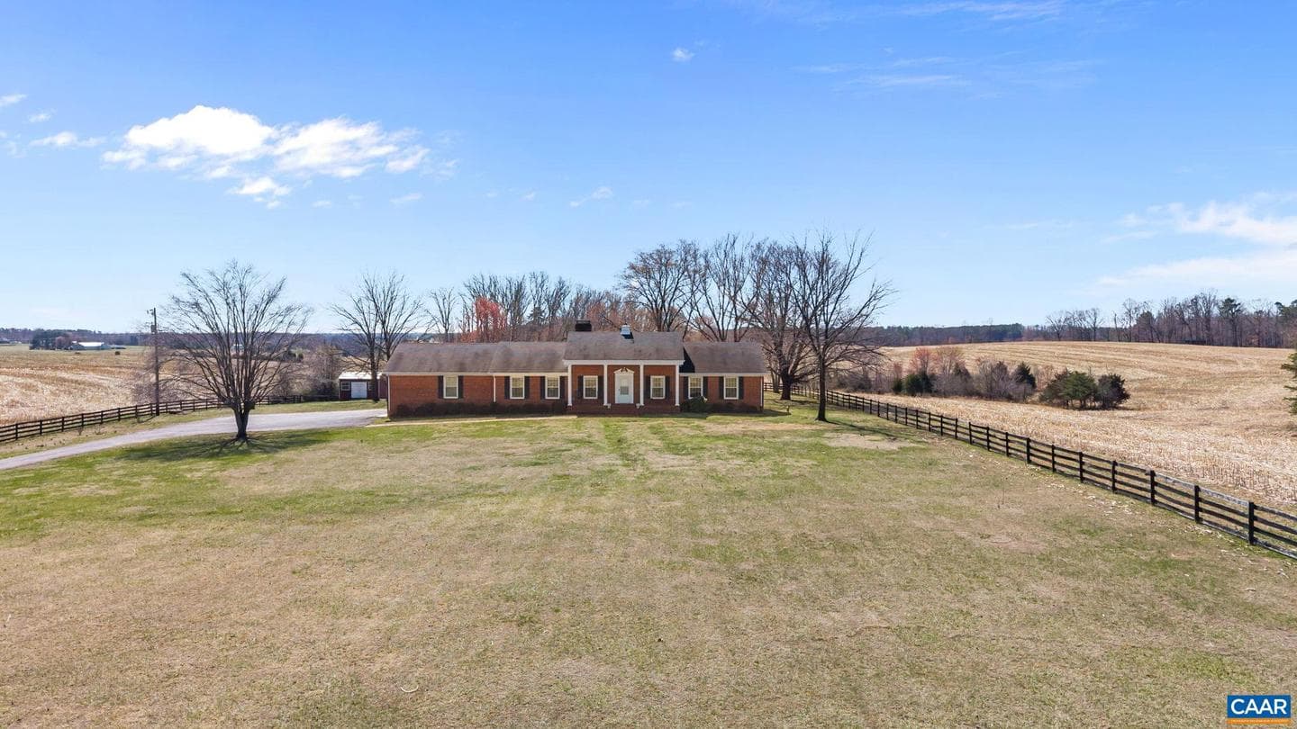 3258 W River Rd, Scottsville