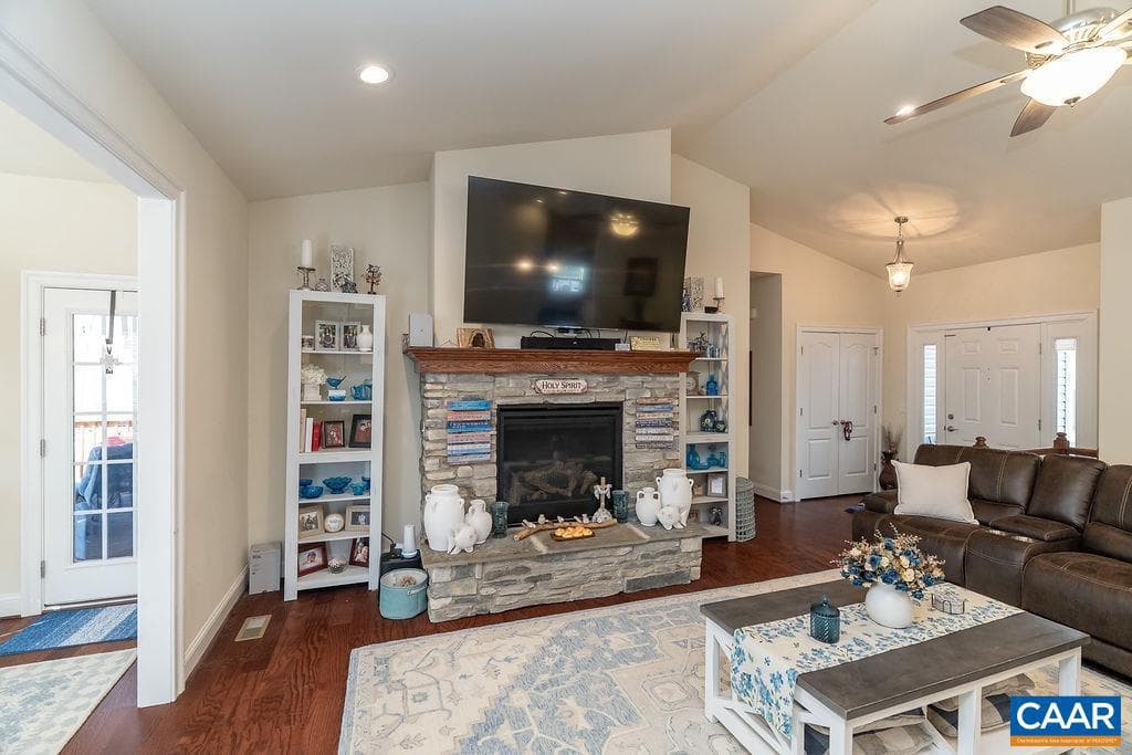 21030 Dunni Way photo 4