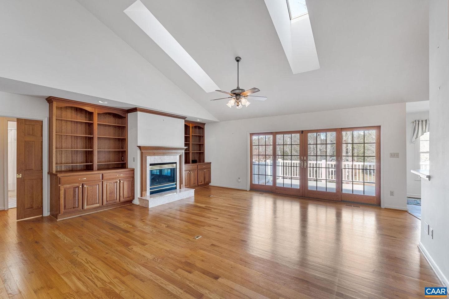 24 Fleetwood Dr photo 7
