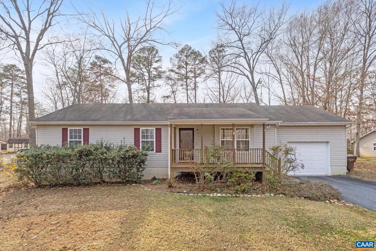 7 Riverside Dr photo 1
