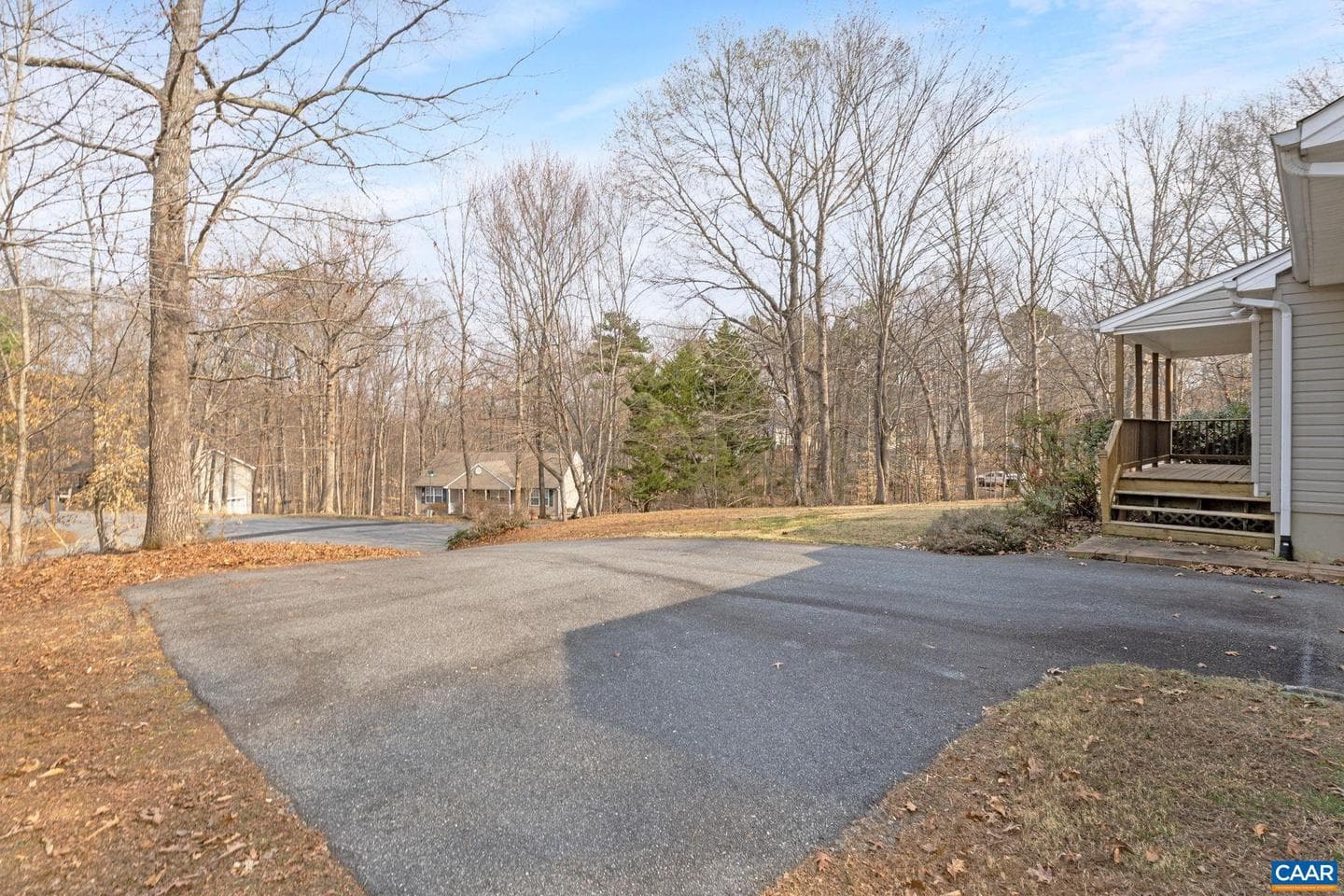 7 Riverside Dr photo 3