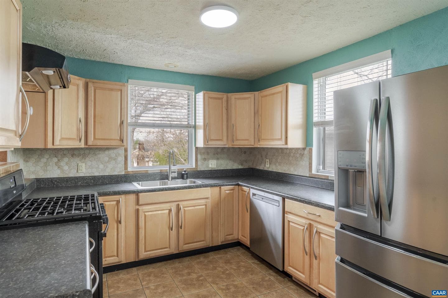 424 Oak Ave photo 4