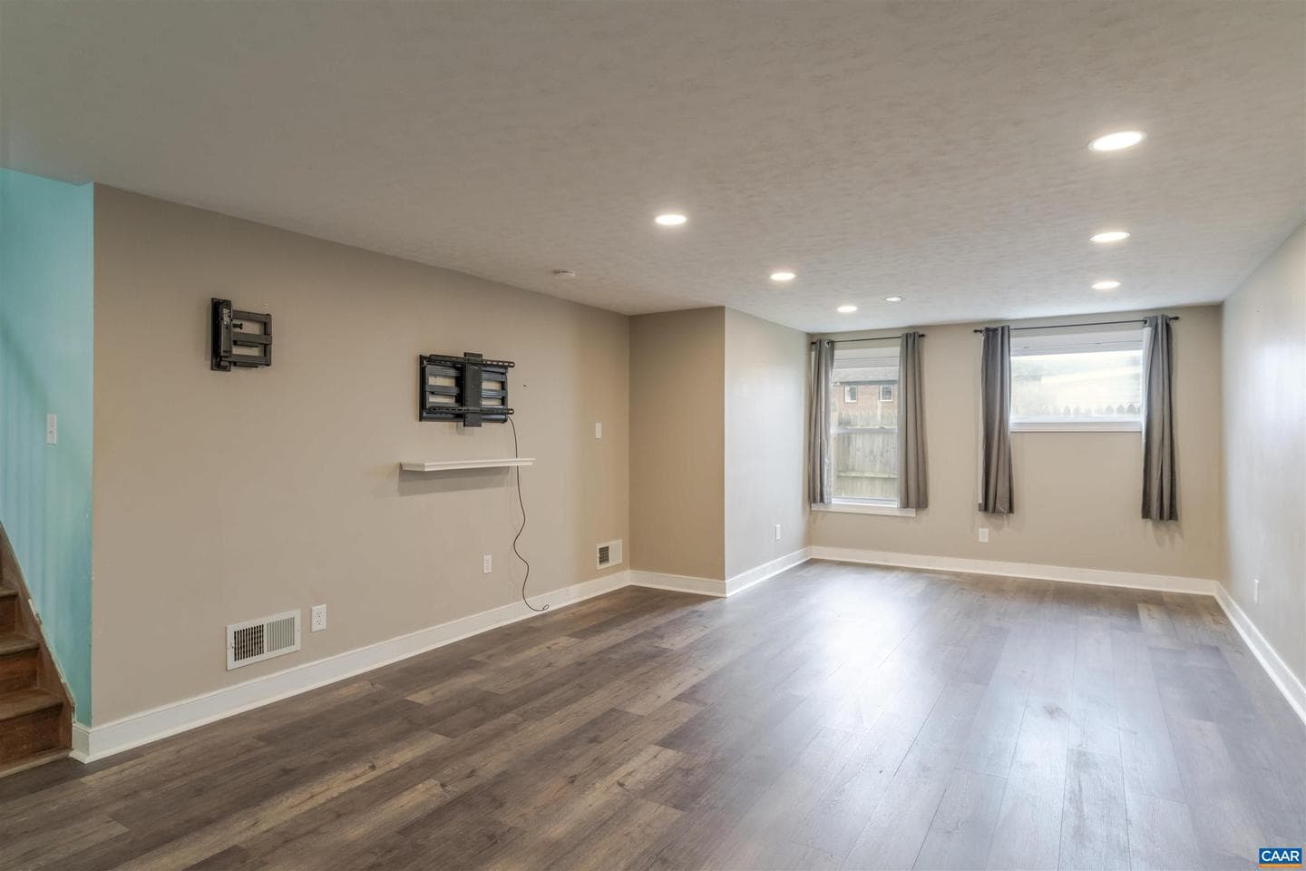 424 Oak Ave photo 9