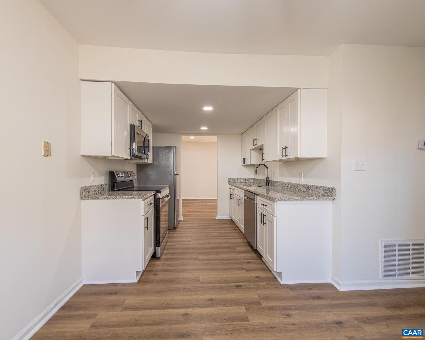 138 Scarborough Pl photo 10