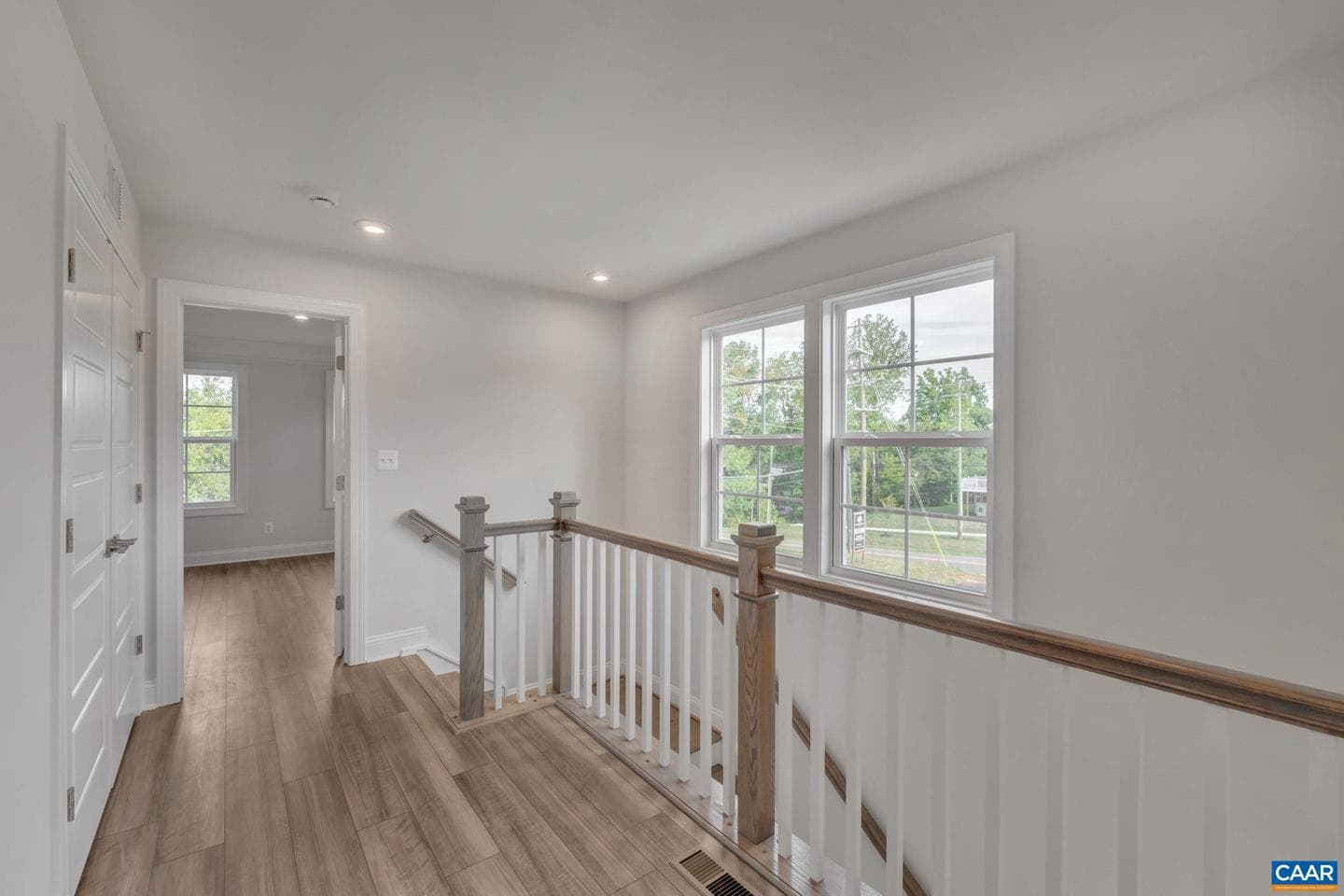277 Gibraltar Dr photo 14