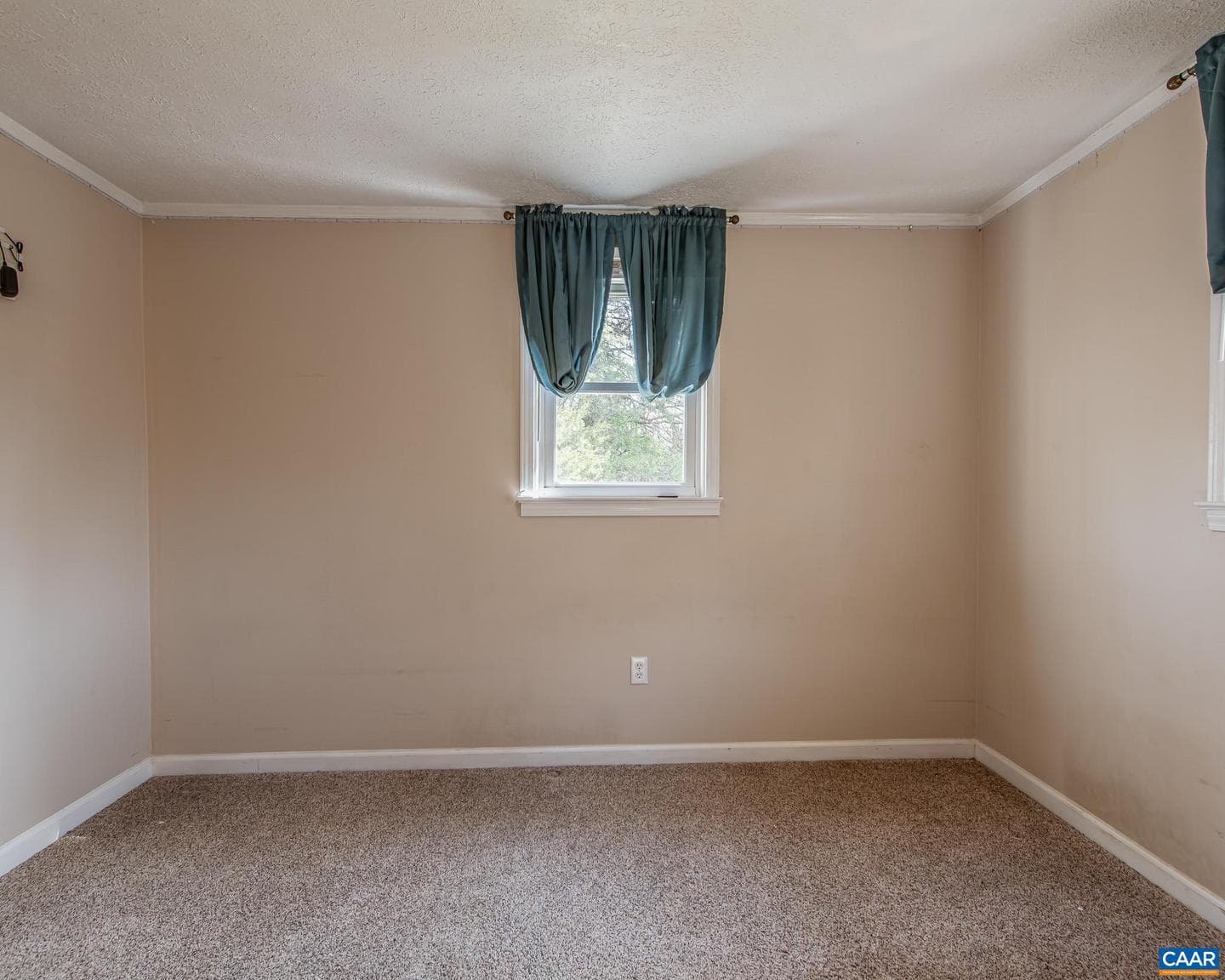836 Toms Rd photo 12