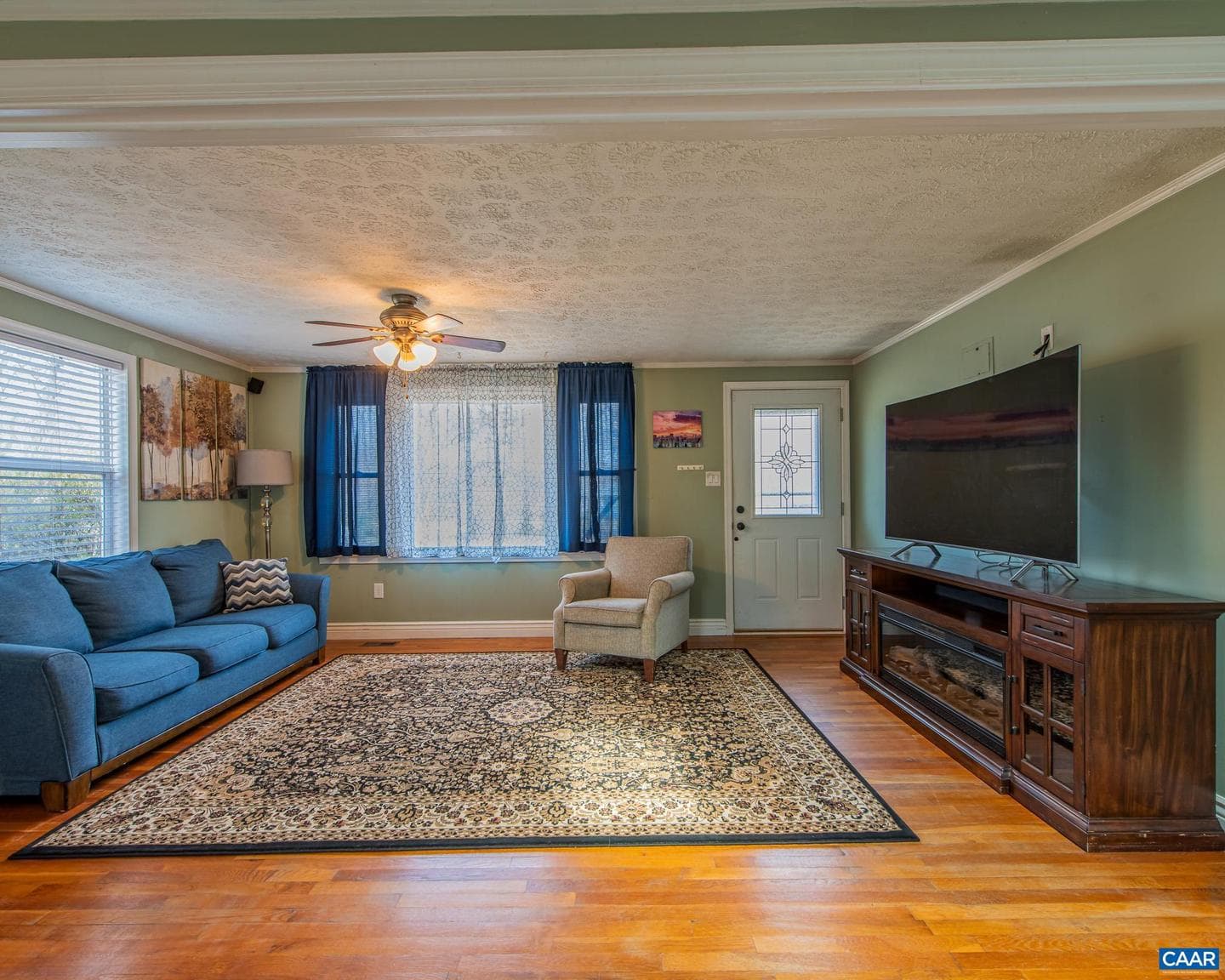 836 Toms Rd photo 2