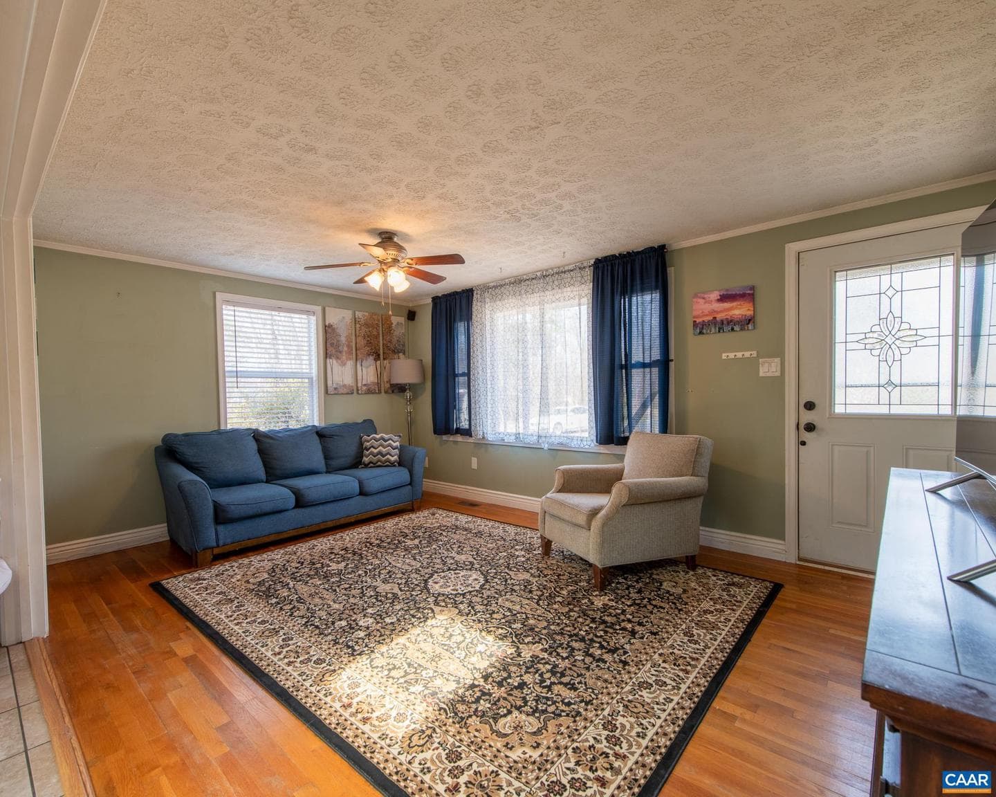 836 Toms Rd photo 3