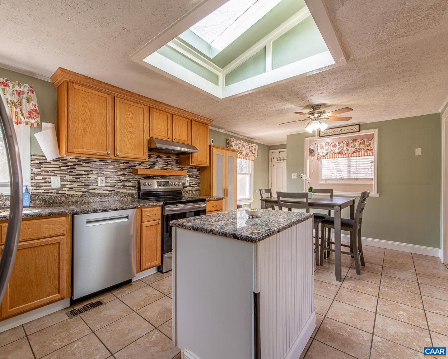 836 Toms Rd photo 5