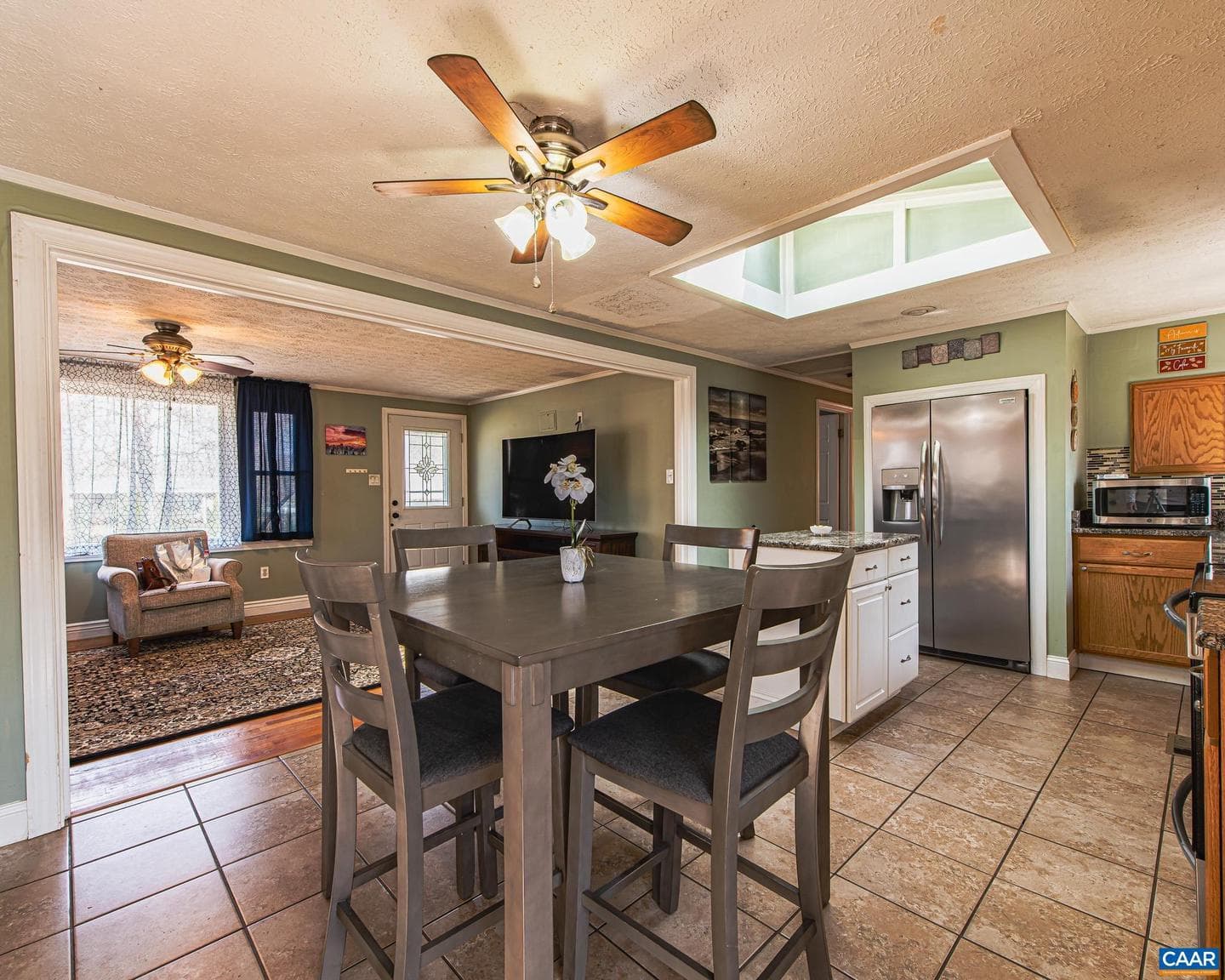 836 Toms Rd photo 6