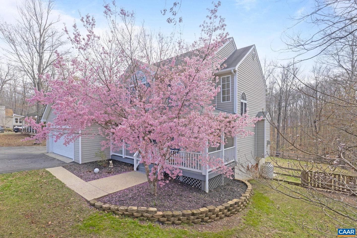 103 Riverside Dr photo 2