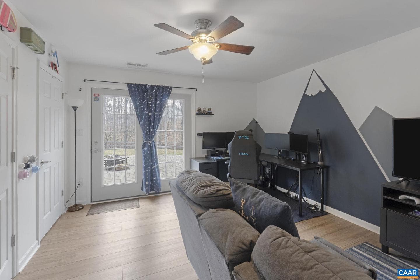103 Riverside Dr photo 21
