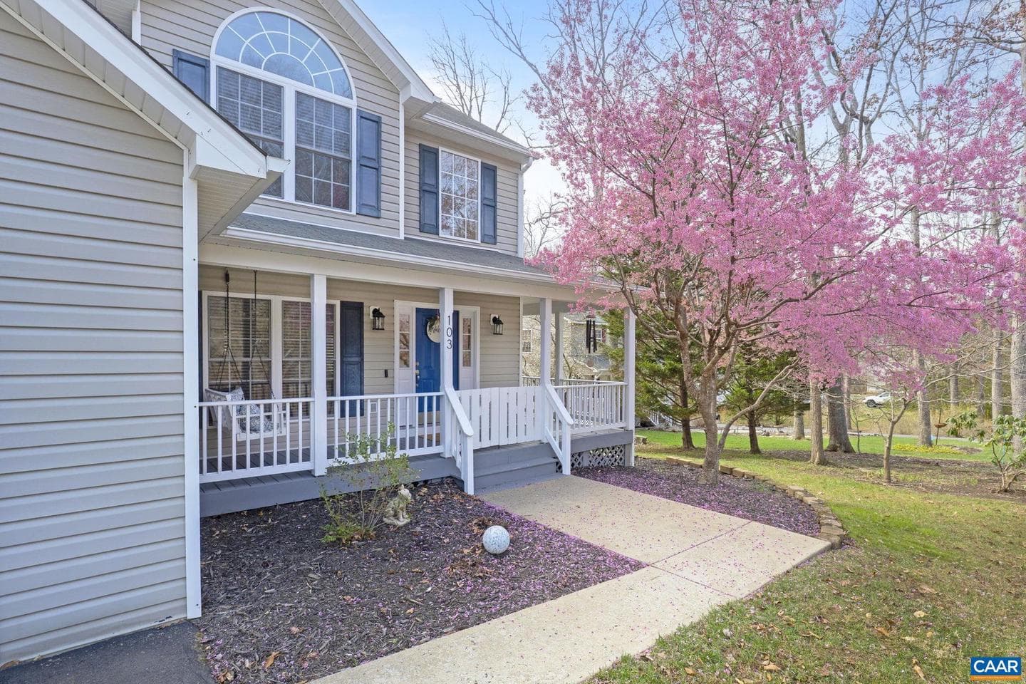 103 Riverside Dr photo 3