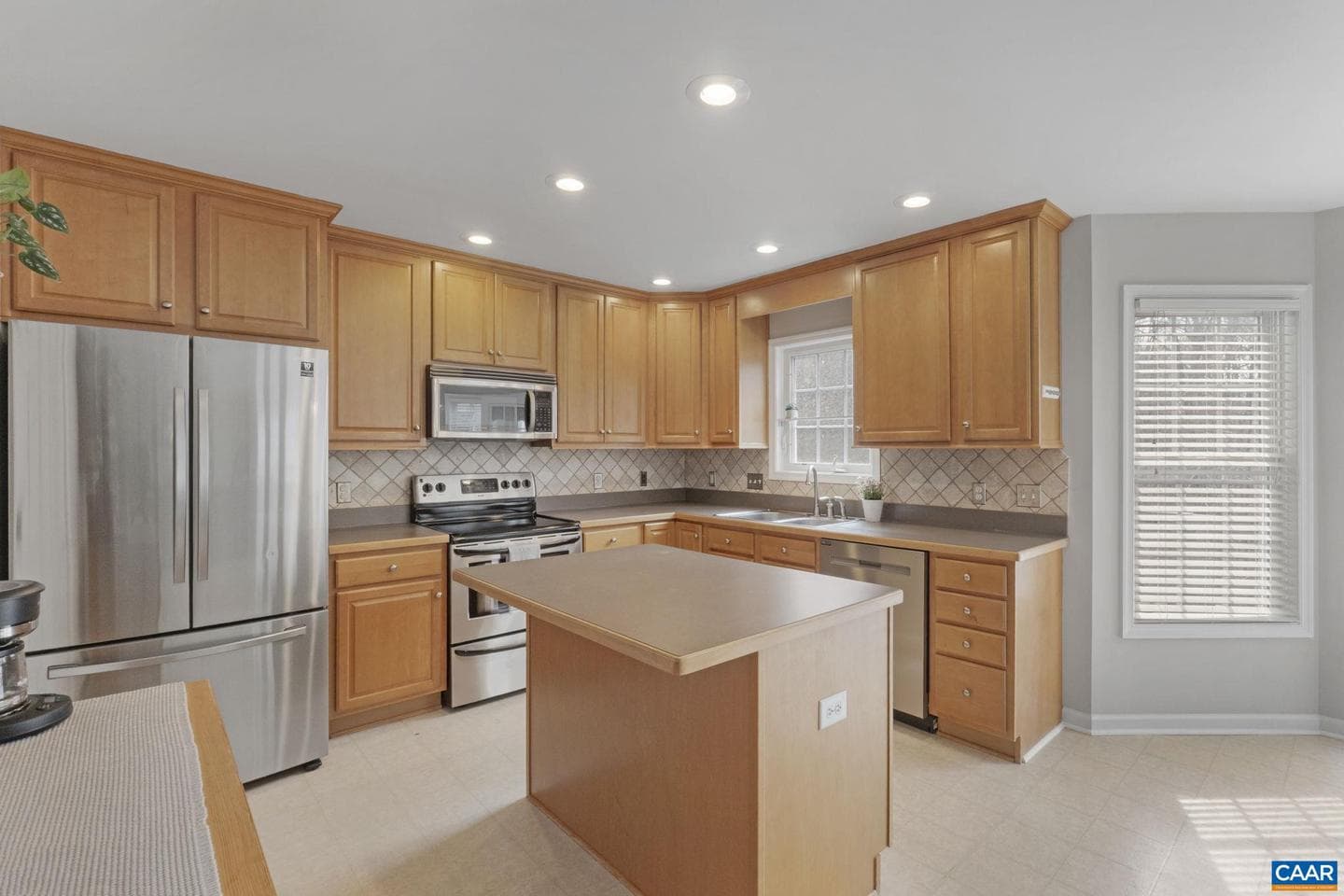 103 Riverside Dr photo 8