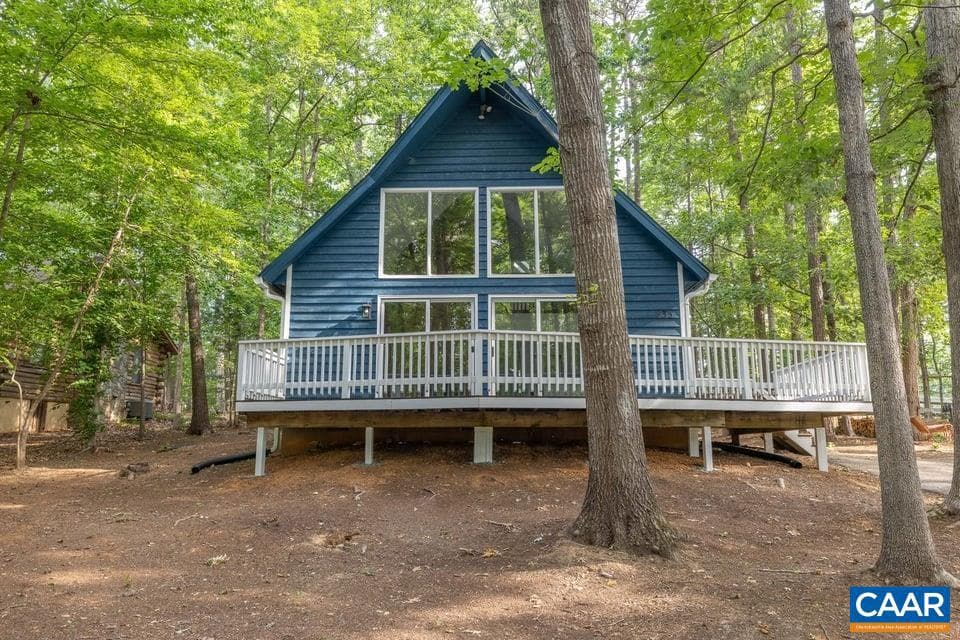 835 Jefferson Dr photo 2