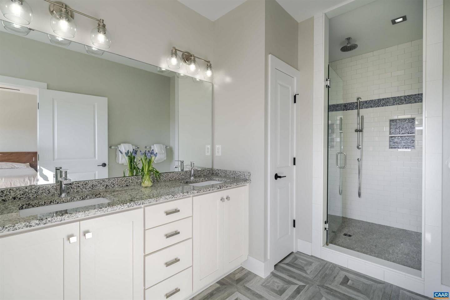 575 Lochlyn Hill Dr photo 23