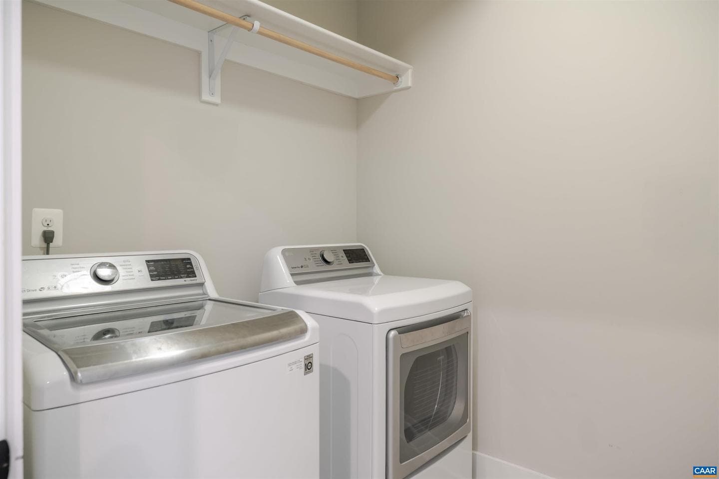 575 Lochlyn Hill Dr photo 33