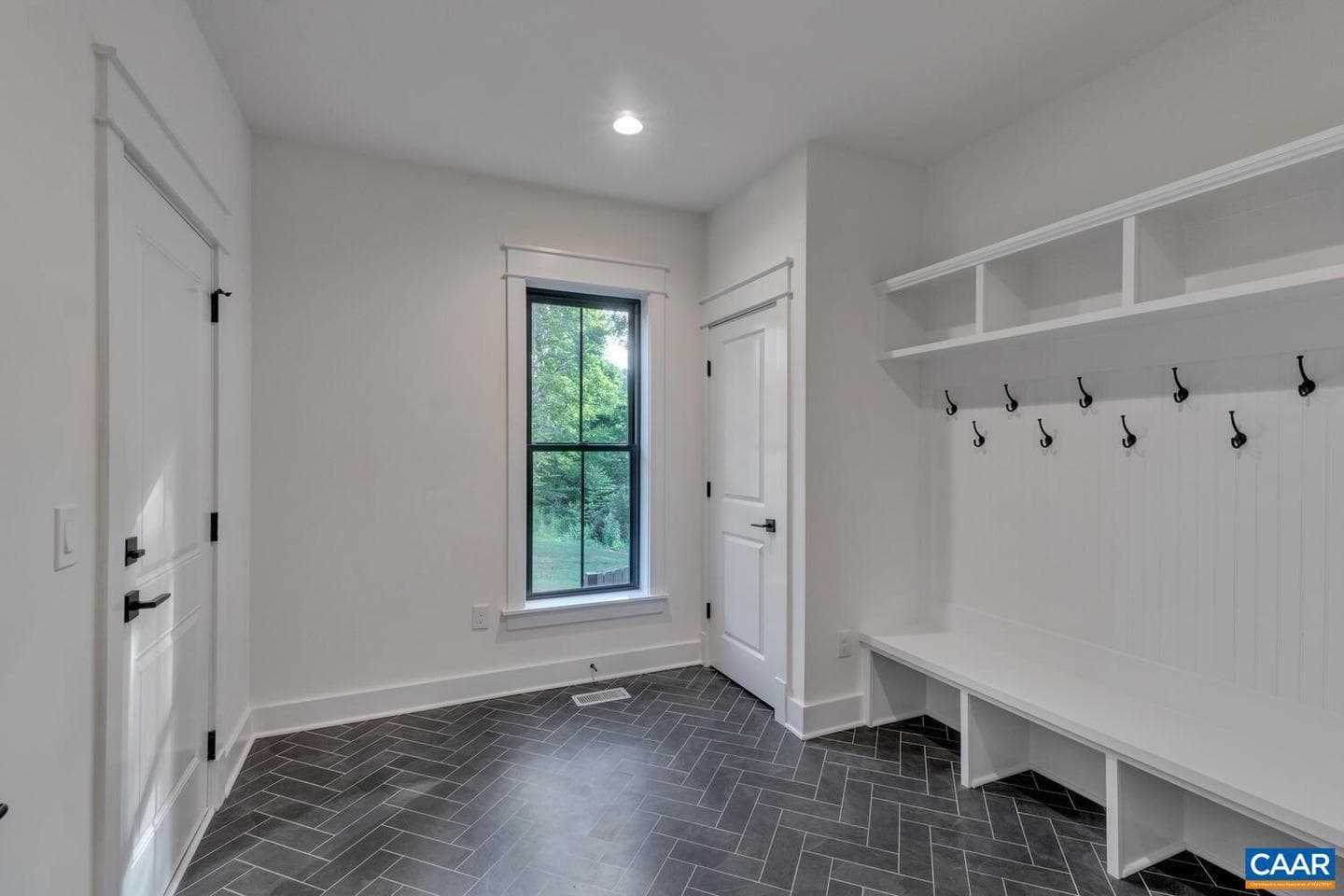 42 Borthwick St photo 20