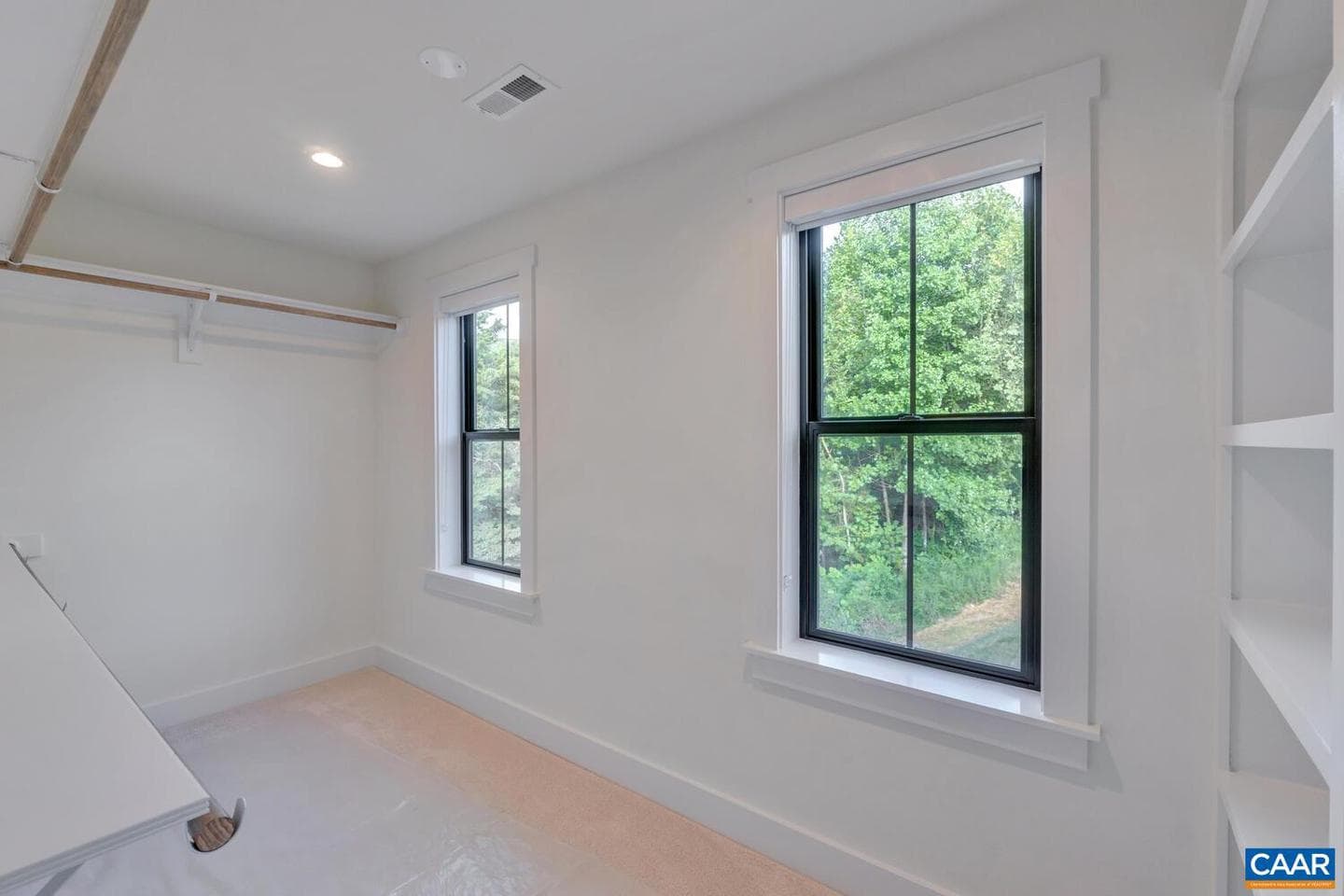42 Borthwick St photo 29