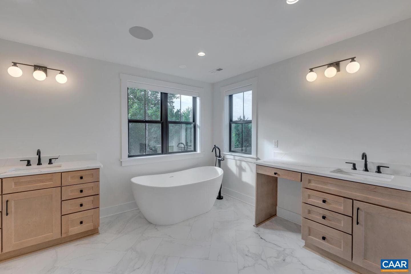 42 Borthwick St photo 31