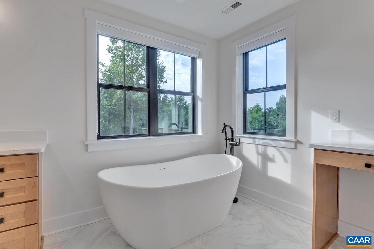 42 Borthwick St photo 34