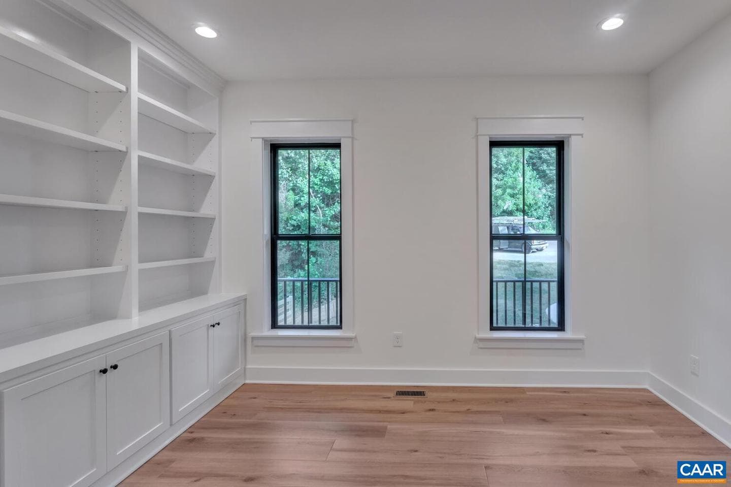 42 Borthwick St photo 4
