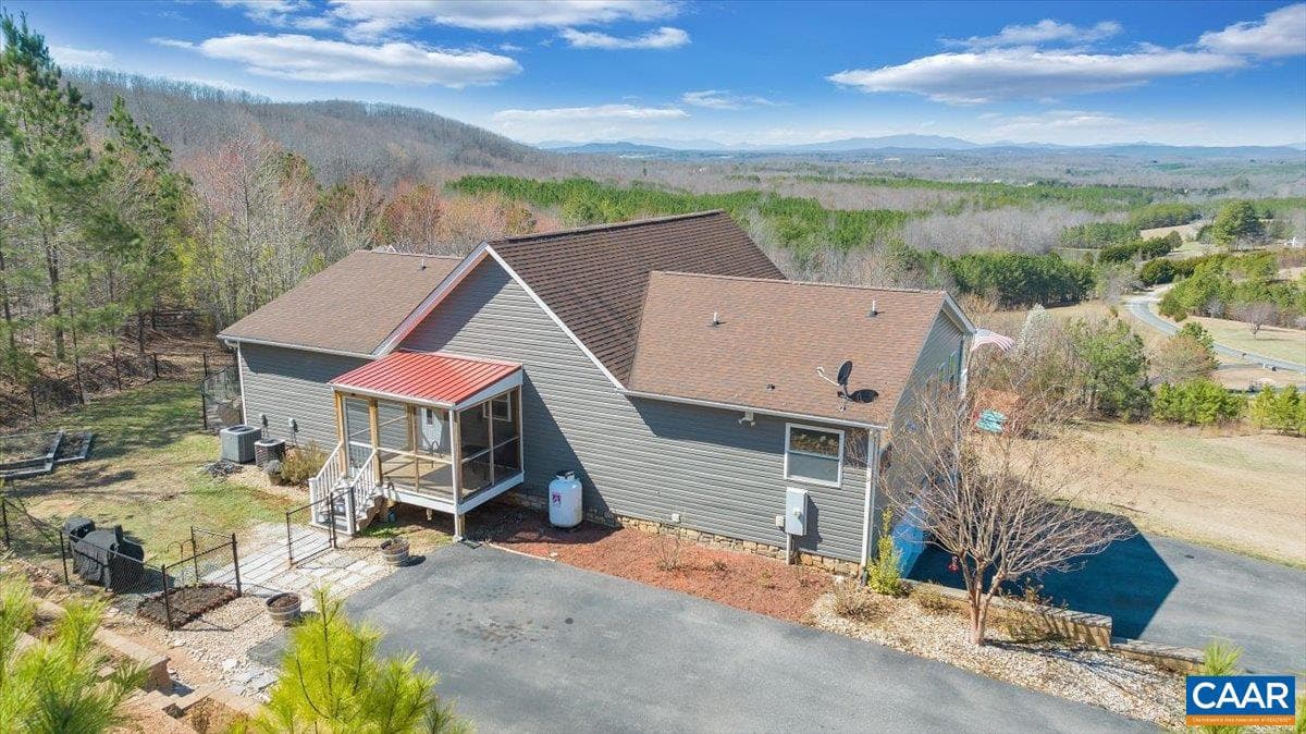 439 Gardner Farm Rd photo 2