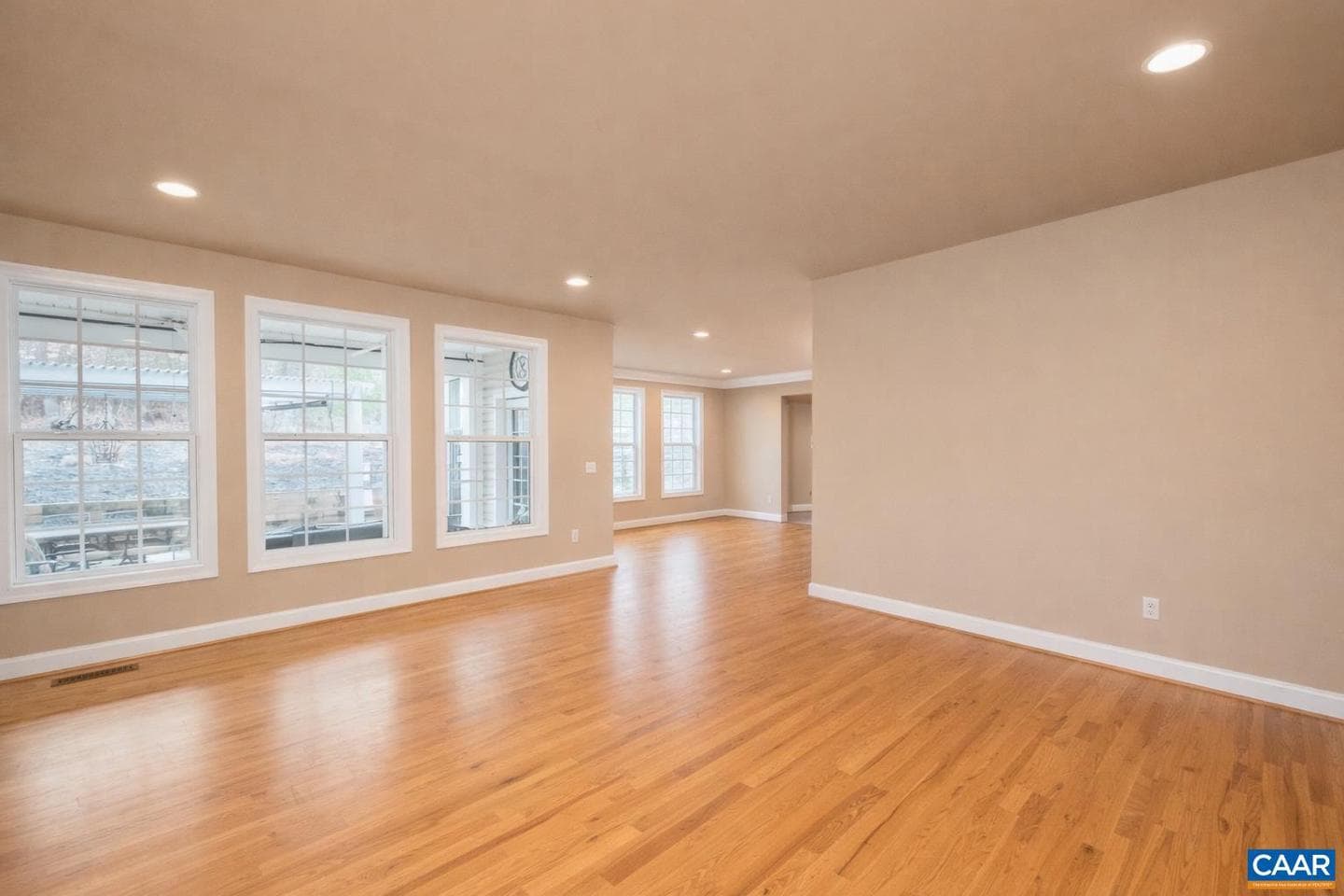 612 London Ct photo 10