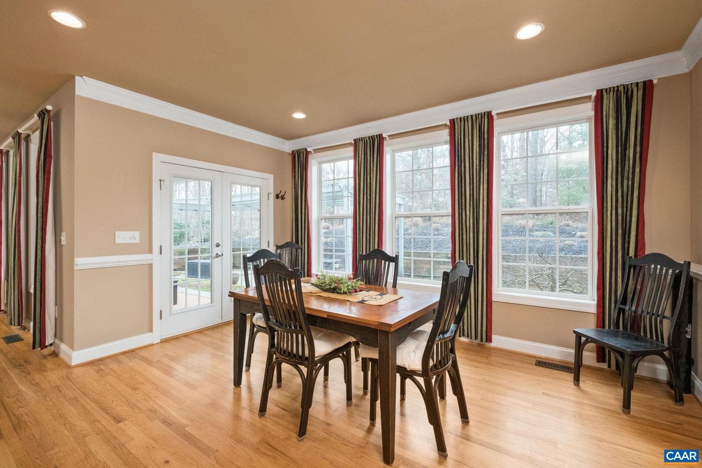 612 London Ct photo 11